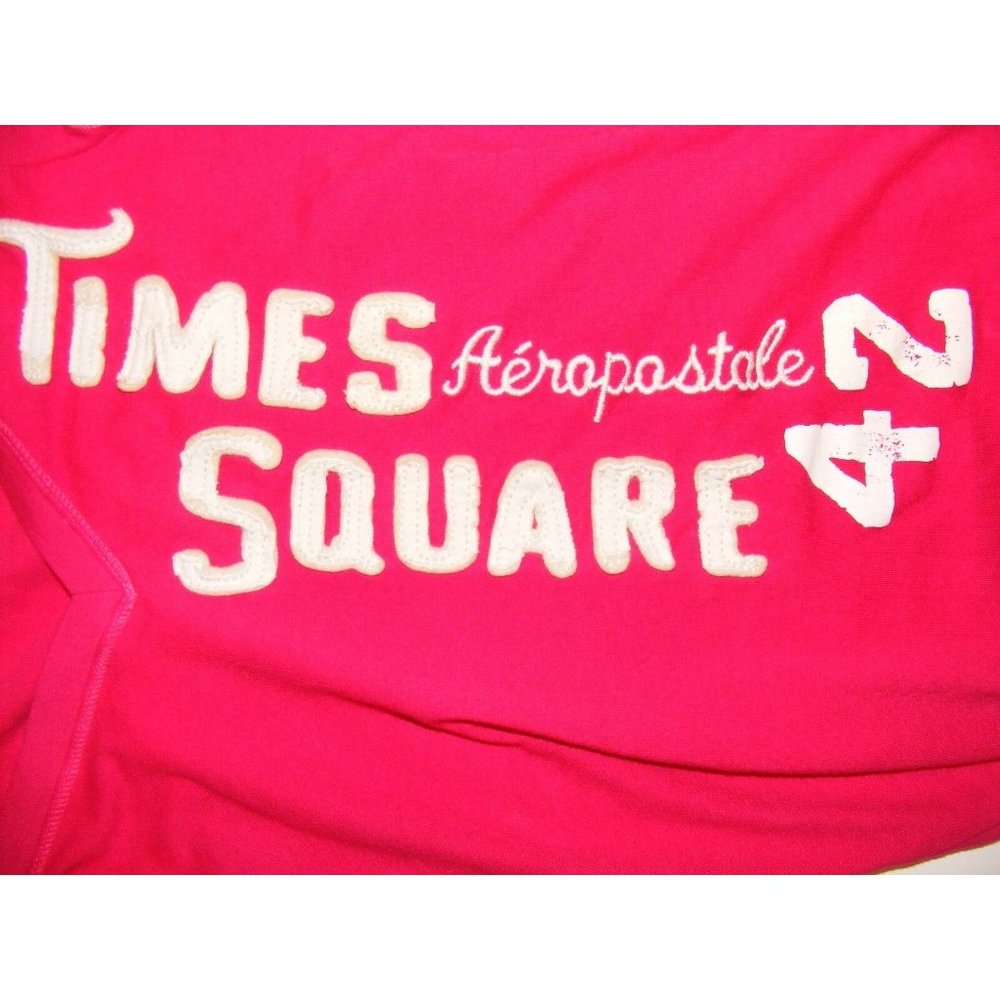Aeropostale Ladies V-Neck Short Sleeve Times Squar